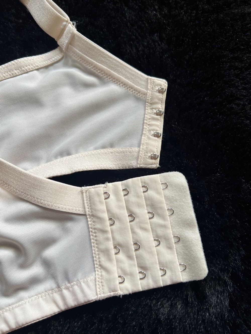 Lace Underwire Bra in Cream with Adjustable Straps - Picture 4 of 5